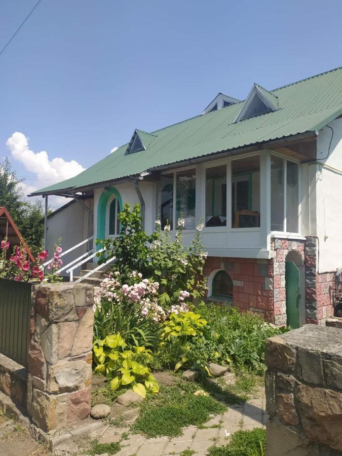 Лісова Пісня Апартаменти Husyatyn Exterior foto